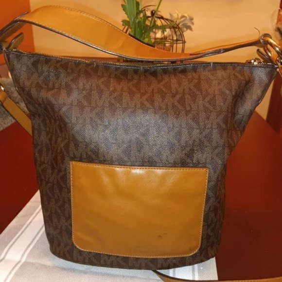 Michael Kors Handbags - EUC Michael Kors Elana Large Logo Convertible Shoulder Bag with Patch pocket